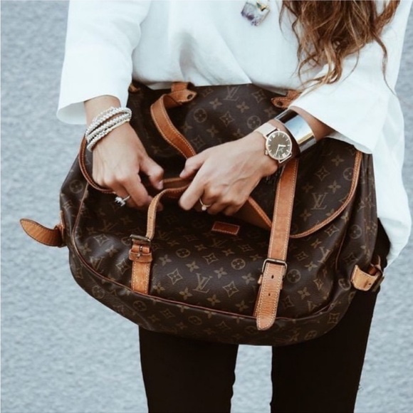 LOUIS VUITTON Saumur 35 Monogram
Messenger Crossbody Saddle Bag - Picture 8 of 13